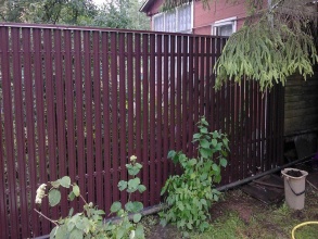 Забор из евроштакетника с бетонированием столбов 28 метров фото в Геленджике