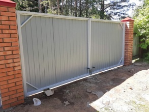 Распашные ворота с ручным управлением - пример 1 фото в Геленджике