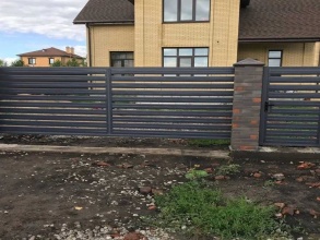 Забор жалюзи 72 метра фото в Геленджике
