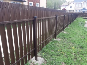 Забор из евроштакетника с утрамбовкой щебнем 70 метров фото в Геленджике