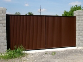 ворота распашные с ручным управлением - пример 11 фото в Геленджике