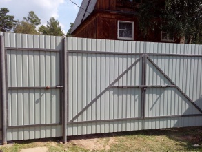 Забор с воротами и калиткой 100 метров фото в Геленджике