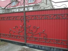 Кованые заборы с профнастилом 150 метров фото в Геленджике