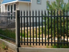 Сварные заборы на ленточном фундаменте 12 метров фото в Геленджике