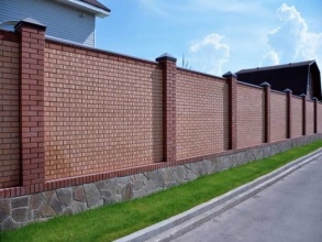 Кирпичный забор с камнем 300 метров фото под ключ с установкой
