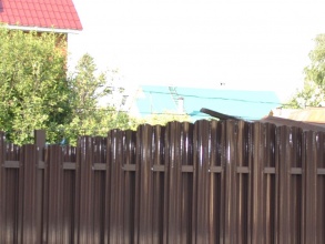 Забор из евроштакетника на ленточном фундаменте 10 метров фото в Геленджике
