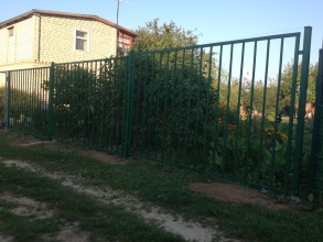 Сварные заборы с забивными столбами  80 метров фото в Геленджике