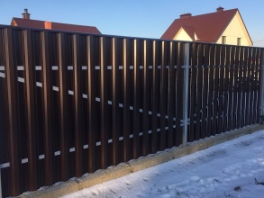 Забор из евроштакетника в шахматном порядке 10 соток фото в Геленджике