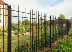 Сварные заборы с забивными столбами  12 метров фото в Геленджике