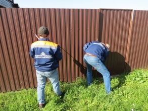 Забор из профнастила с утрамбовкой щебнем 79 метров фото в Геленджике